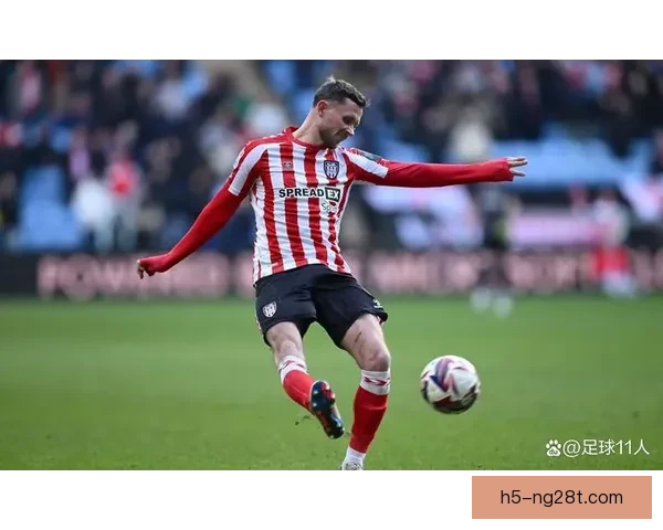 官方桑德兰中场尼尔租借伊镇队