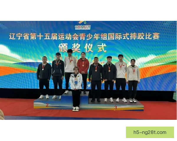 我国健儿罗煜男子摔跤项目夺金